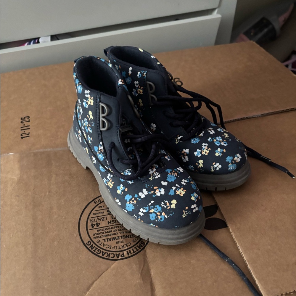 Brand New Osh Kosh Navy Blue Floral Kids Boots Size 10
